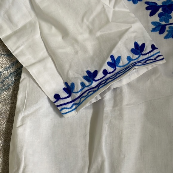 Short cotton blue / white hand embroidered kurta - Picture 4 of 6